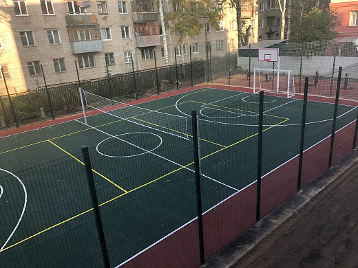 В Иванове школьная спортплощадка мешает жителям соседнего дома