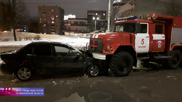 В Иванове пожарная машина попала в ДТП: трое пострадавших