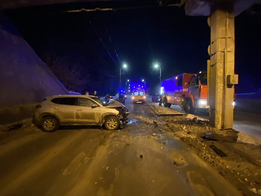 В Иванове насмерть разбился водитель, въехавший в опору моста
