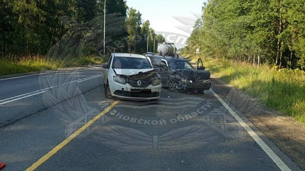 В Ивановском округе такси столкнулось с «ВАЗом»