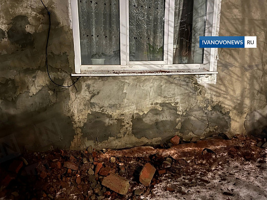 Жители дома в Юрьевце жалуются на падающие кирпичи