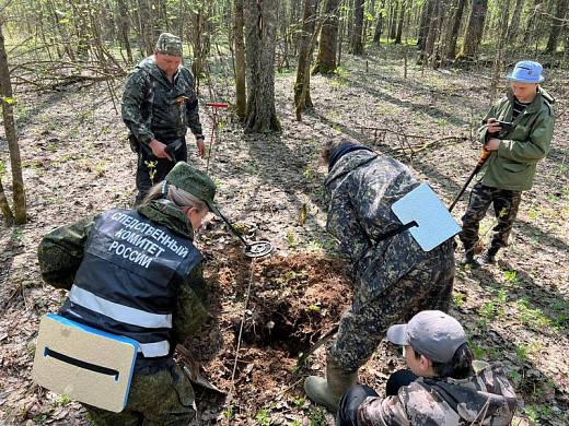 Ивановские поисковики подняли останки красноармейца на Смоленщине