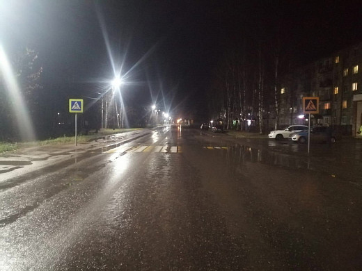 В Заволжске под колеса машины попала 13-летняя девочка