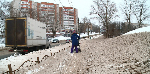  В Иванове коммунальщики почистили дороги, но засыпали тротуары 