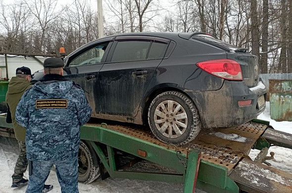 Приставы отобрали у кинешемки автомобиль и передали его банку
