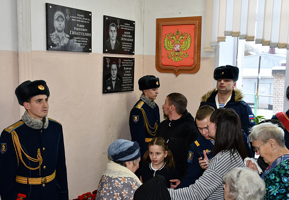 В ивановской школе открыли мемориальную доску герою СВО Сергею Блинову