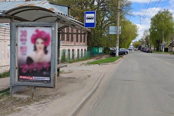  С ивановских остановок убирают незаконные афиши 