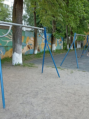 Аттракционы и качели в парке на Комсомольской улице в Иванове требуют ремонта