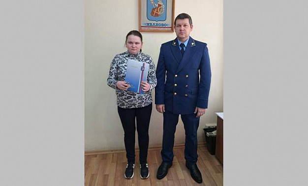В Иванове сироте вручили ключи от квартиры спустя 8 лет ожидания