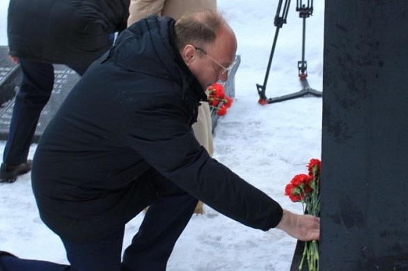 Чиновники и депутаты почтили память ивановцев, погибших в Сталинградской битве