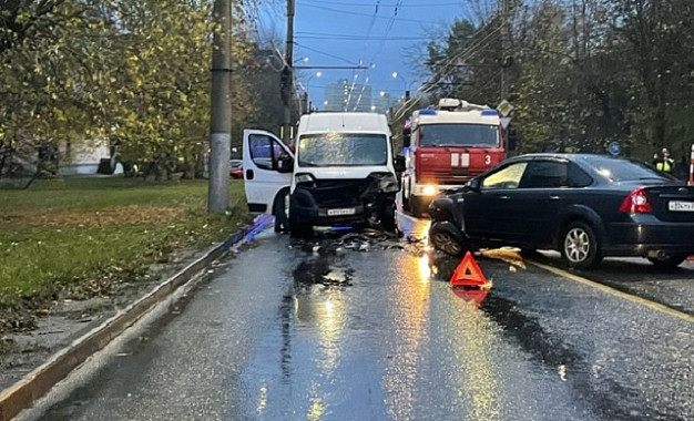 В Иванове в результате аварии затруднено движение по улице Ермака