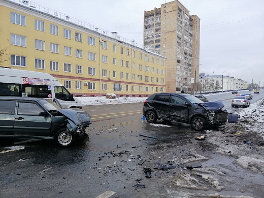 В Иванове автобус попал в ДТП на мосту: четверо пострадавших