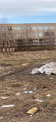 Администрация Кохмы прокомментировала ситуацию с мусором на территории школы №5