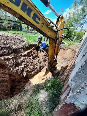 В Кохме из-за прорыва трубопровода без воды остались многоквартирные дома и детсад