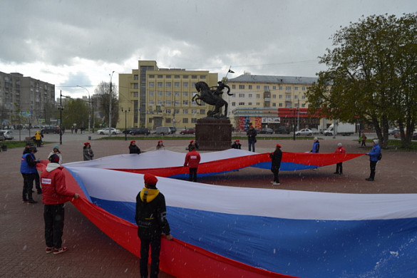 «Бессмертный автополк» проехал по  улицам Иванова