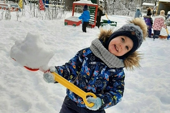  В Иванове половина школ города убирает снег шнекороторами 