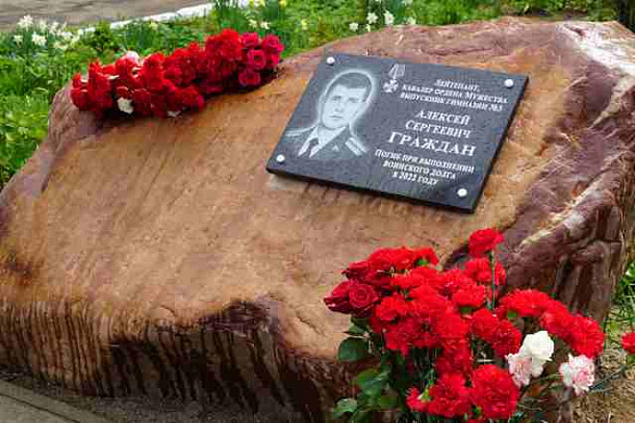 В Иванове открыли мемориальную доску в память о погибшем на СВО росгвардейце