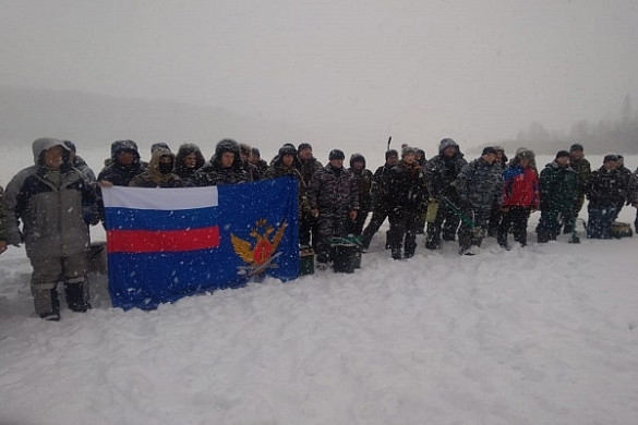  Люди в погонах устроили массовой лов рыбы на скорость 