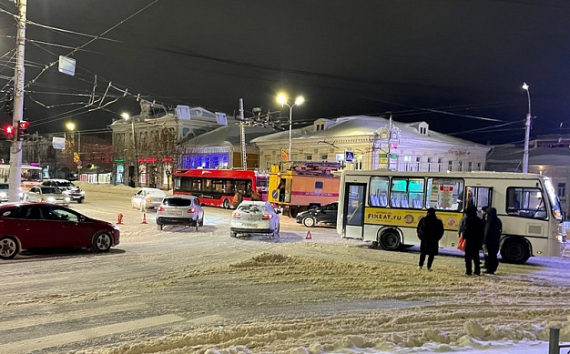  В Иванове оборванный трос зацепил два пассажирских автобуса 