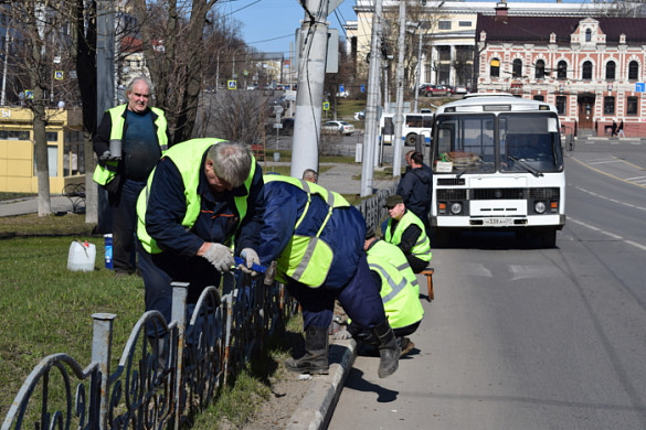 Будьте осторожны! В Иванове красят скамейки, заборы, ограждения