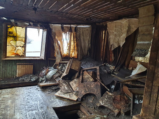 В Плесе подняли затонувший год назад дебаркадер