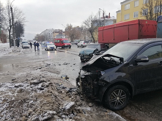 В Иванове автобус попал в ДТП на мосту: четверо пострадавших