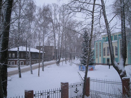 Люди замерзают в Доме культуры в Наволоках