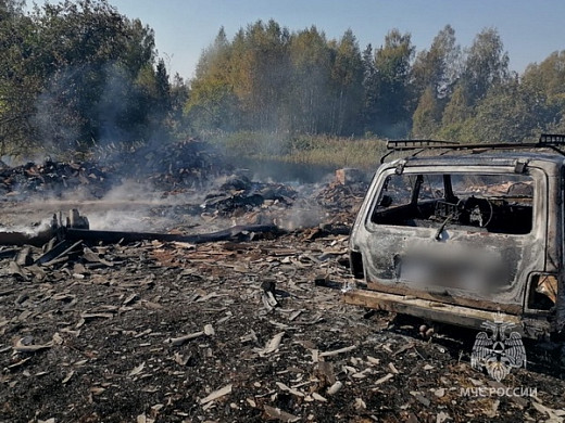 В Заволжском районе мужчина всю ночь смотрел, как горит его дом 