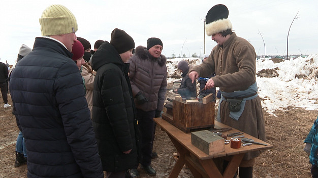 В Ивановской области стреляли из луков, плавили железо и разводили огонь кремнем