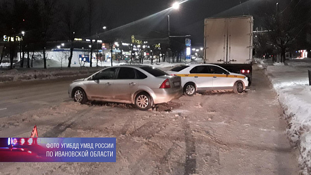 В ДТП с тремя автомобилями в Иванове пострадала женщина