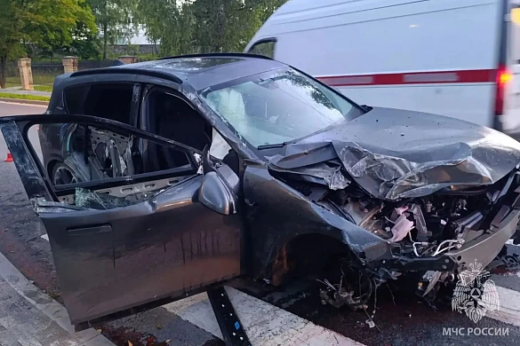 Автомобиль снес опору уличного освещения рано утром в Фурманове