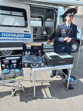 Ивановцам показали изъятое оружие преступников