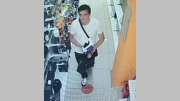 Подозреваемый в краже геймпадов в Иванове попал на видео