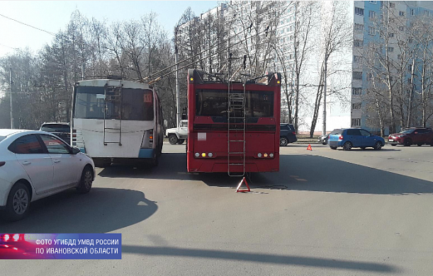В Иванове в ДТП попали троллейбус и легковушка