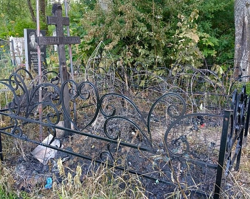 По факту возгорания могилы бойца СВО возбуждено уголовное дело