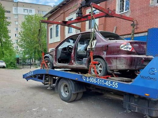  В Иванове с улицы Конспиративной вывезли брошенную иномарку 
