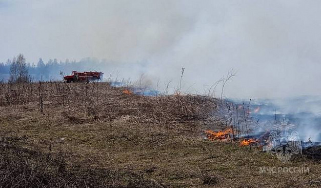 В районе Северного аэродрома в Иванове возник пожар