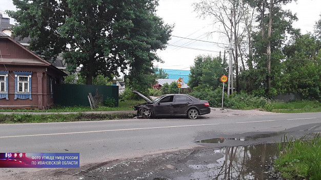  В Иванове вылетел в кювет «Мерседес-Бенц» 