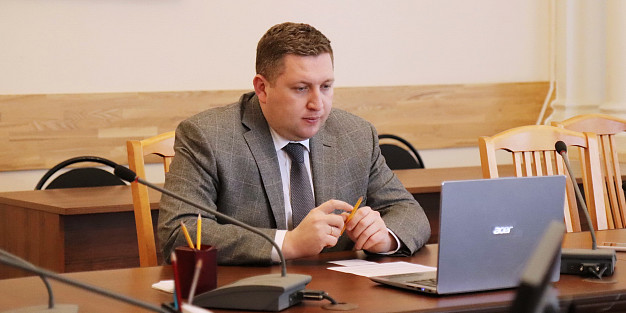Суд оставил директора депздрава Артура Фокина в СИЗО