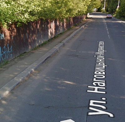 В Иванове дорога в детский сад № 109 пролегает между оврагом и потоком машин