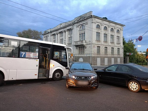 9 пассажиров получили травмы в ДТП с автобусом в Иванове