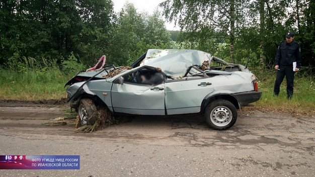 В Ивановской области водитель «ВАЗа» погиб, врезавшись в дерево