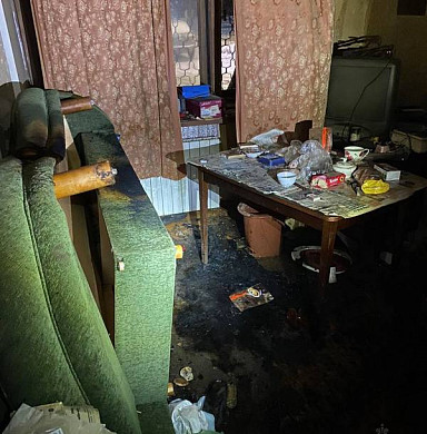 В Иванове пожарные вскрыли дверь и обнаружили в горящей квартире мужчину