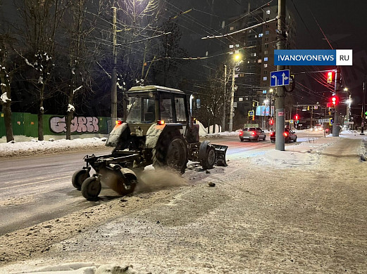 Мэр Иванова отправился в ночной рейд по городу и посмотрел, как чистят дороги