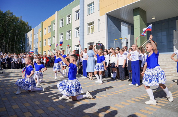 В новой начальной школе в Рождественском впервые отметили День знаний 