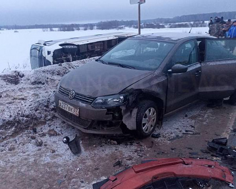  В Ивановском районе автобус с рабочими вылетел в кювет 
