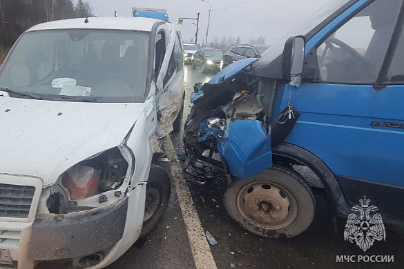  В Ивановском районе столкнулись грузовик и микроавтобус 