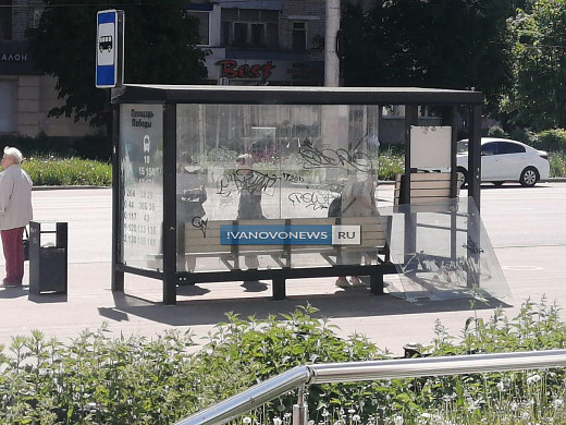 На площади Победы в Иванове вандалы сломали новую остановку