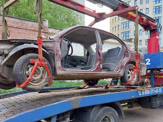  В Иванове с улицы Конспиративной вывезли брошенную иномарку 