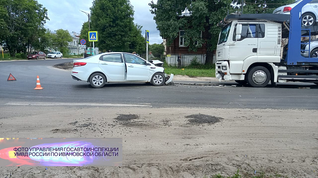 В Пестяках грузовик на встречной полосе встретил в лоб легковушку